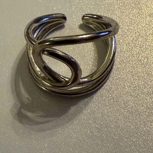 Stylish Silver Swirl Ring - Picture 2 of 5